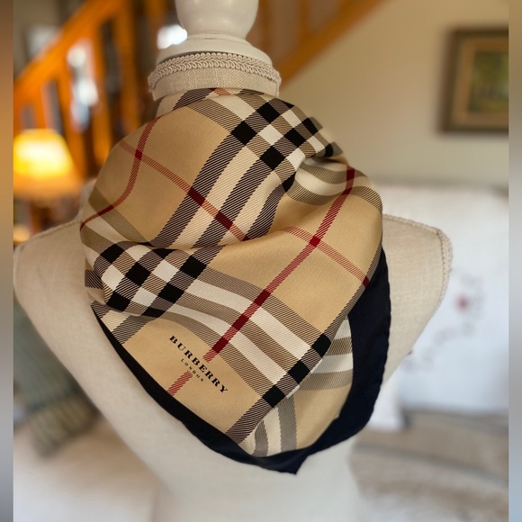 BURBERRY HUGE🔥SILK MEGA Nova Check Scarf! 34”x 34”🔥GORGEOUS🔥EUC🔥MUST SEE👀OS - Picture 6 of 16
